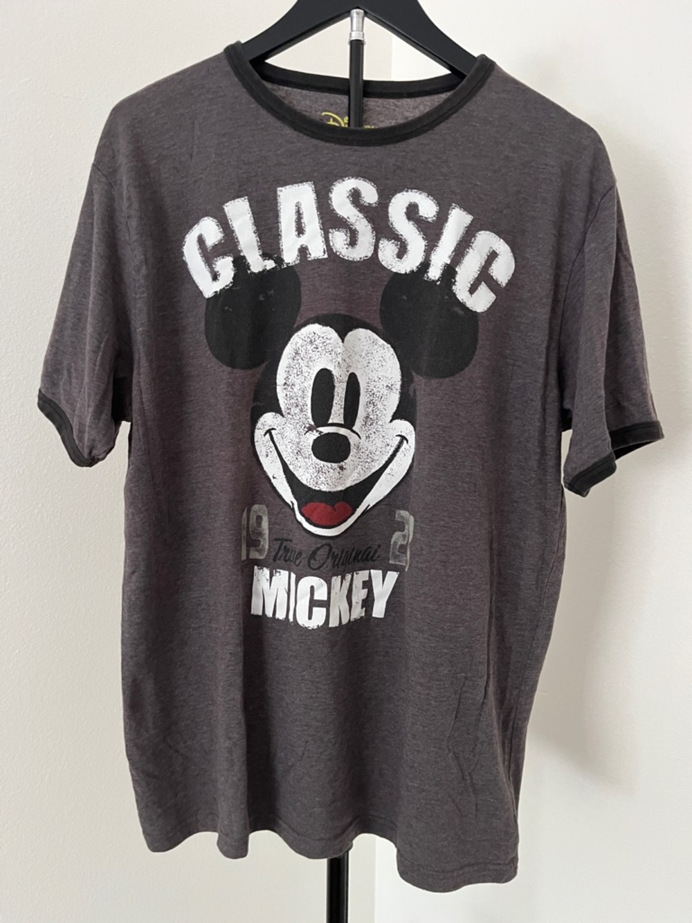 🐭 Disney Classic Mickey Mouse Graphic Tee | Men’s Large | Gray Ringer T-Shirt